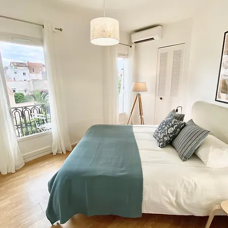 Appartement Le Guillaumont - Amazing 2-bedroom In The Old Town -stayinantibes
