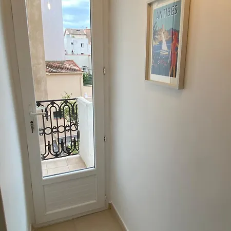 Appartement Le Guillaumont - Amazing 2-bedroom In The Old Town -stayinantibes *