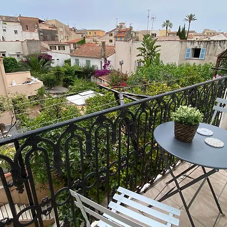 Le Guillaumont - Amazing 2-bedroom In The Old Town -stayinantibes Appartement