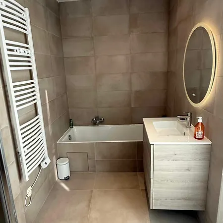 Apartment Le Guillaumont - Amazing 2-bedroom In The Old Town -stayinantibes *